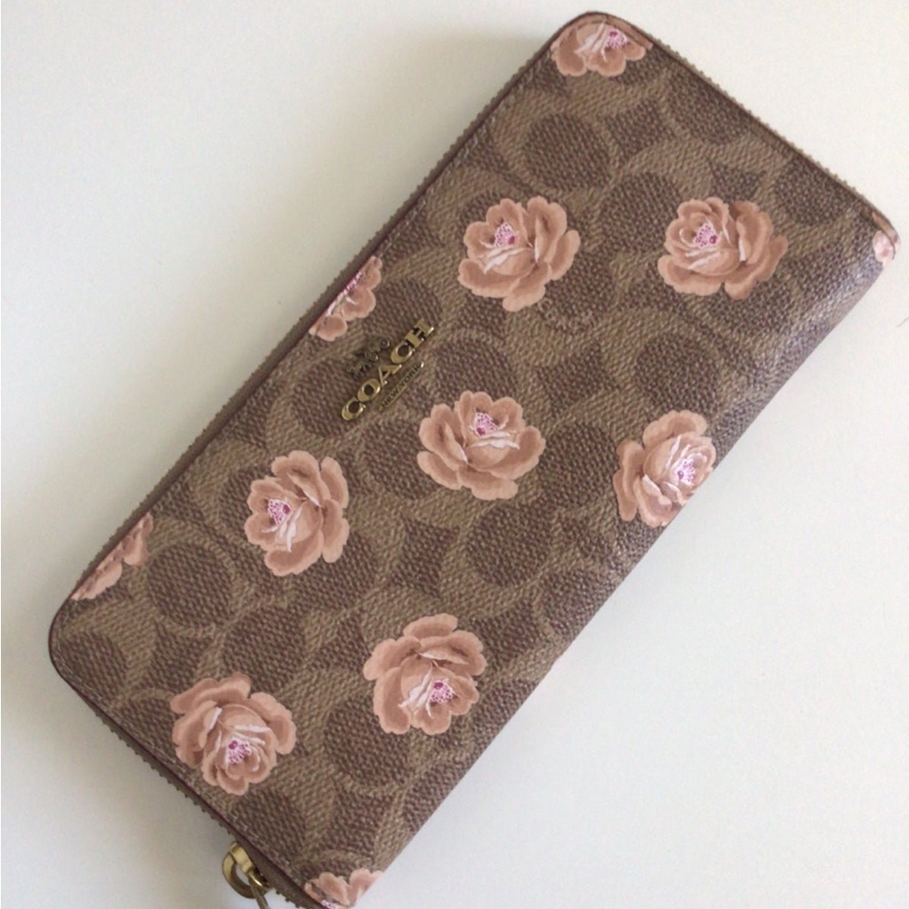 Coach Accordion Zip Roses Print Wallet. ( Limited Edition)